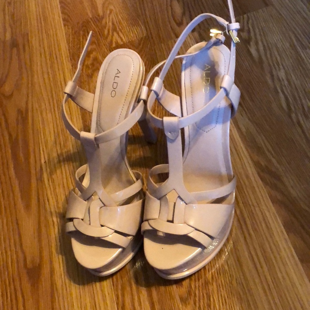 Aldo, never worn Mauve colored heels.